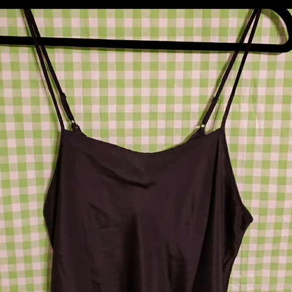 Satin like nightie with red rose stitched on - Picture 3 of 12